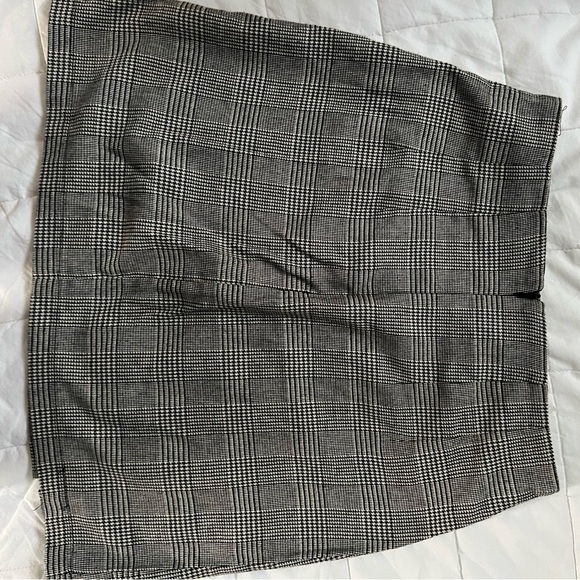 Brandy Melville plaid mini skirt with slits - Picture 7 of 7